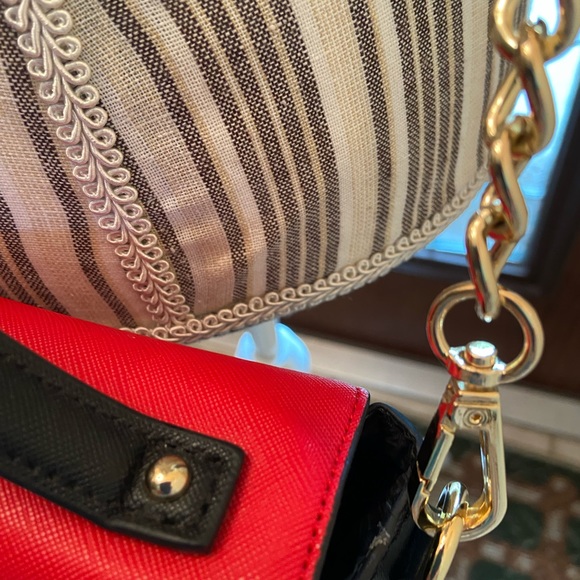 Steve Madden 2Tone Red & Black Crossbody/satchel with removable chain - Picture 13 of 17